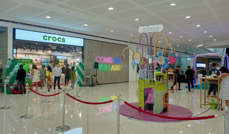 Crocs Opens its Latest Concept Store at SM Mall of Asia