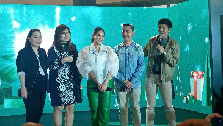 Unbox The Holidays with Acer and Sarah G