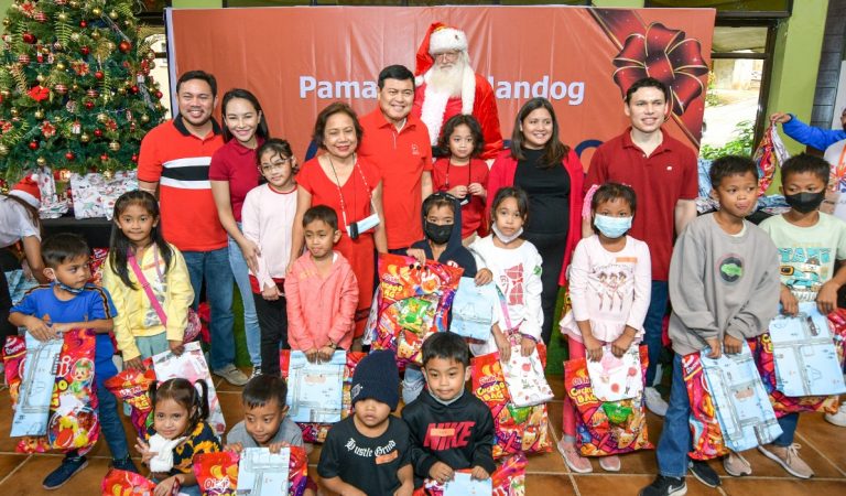 Villar Family Tradition | A  Christmas Gift Giving at Crosswinds Tagaytay