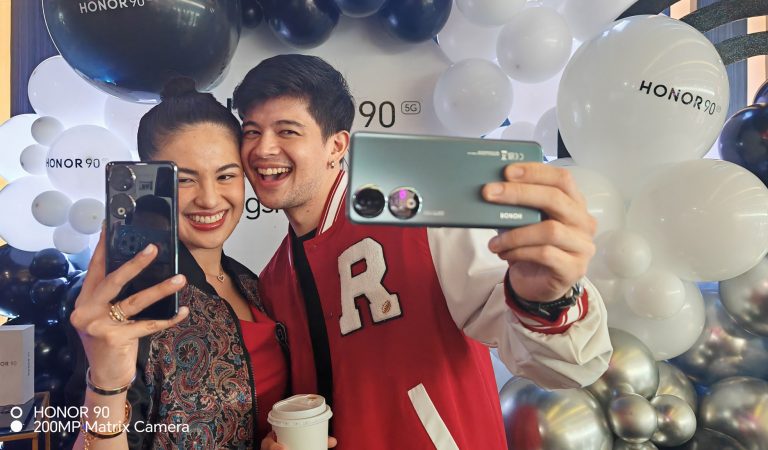 Julie Anne San Jose and Rayver Cruz Shows Off the HONOR 90 5G