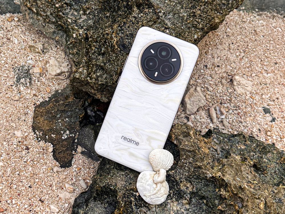 LOOK: World’s First Phone with Cold-Sensitive Color-Changing Technology ...